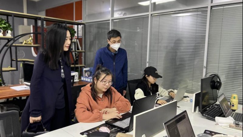 摄像机是宣传片拍摄的核心设备，以下是一些关键参数：