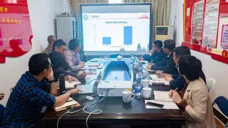 创意会议主题应具备独特性、创新性和吸引力。以下是一些构思创意主题的方法：